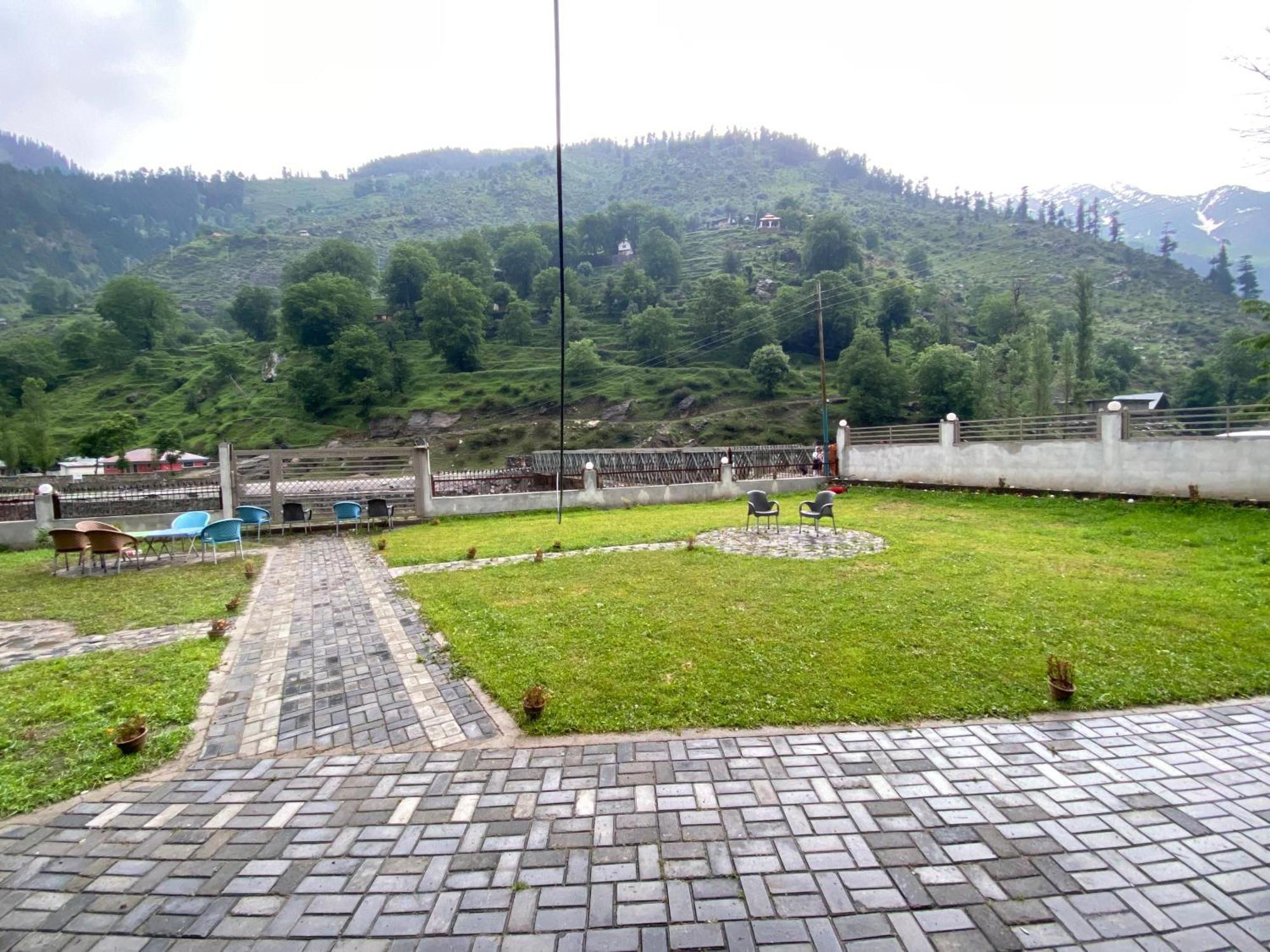 River Garden Hotel And Resort Naran Buitenkant foto